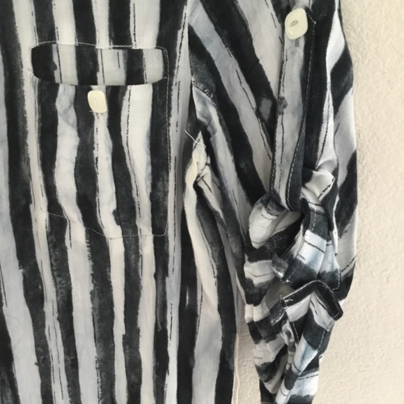 Xtaren Navy Blue and White Striped Blouse is New w/o Tags! Size Medium - Picture 4 of 5